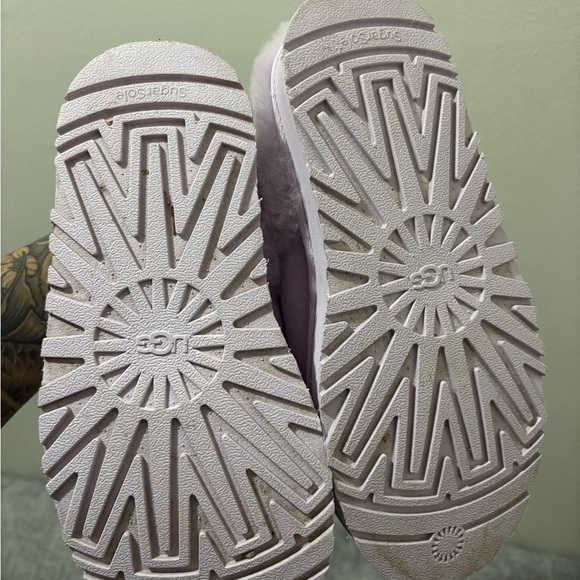 Fluffy purple UGG’s - Picture 4 of 5